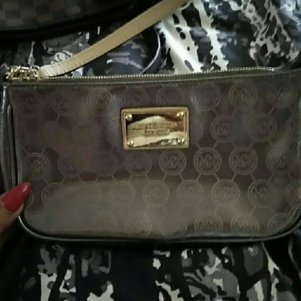 Mk.wristlet